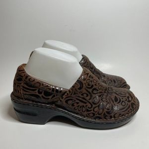 Born B.Ø.C. Brown Leather Comfort Clogs Size 9